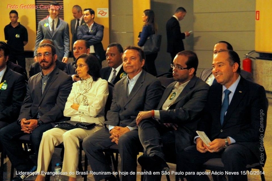 Aécio Neves se encontra com lideranças evangélicas em São Paulo; veja as fotos Aécio Neves se encontra com lideranças evangélicas em São Paulo; veja as fotos