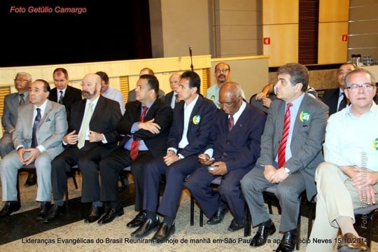 Aécio Neves se encontra com lideranças evangélicas em São Paulo; veja as fotos Aécio Neves se encontra com lideranças evangélicas em São Paulo; veja as fotos