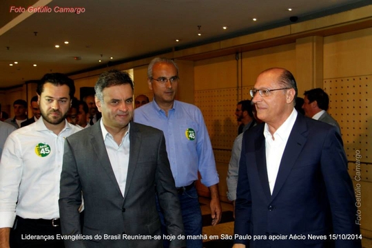 Aécio Neves se encontra com lideranças evangélicas em São Paulo; veja as fotos Aécio Neves se encontra com lideranças evangélicas em São Paulo; veja as fotos