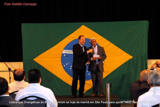 Aécio Neves se encontra com lideranças evangélicas em São Paulo; veja as fotos Aécio Neves se encontra com lideranças evangélicas em São Paulo; veja as fotos