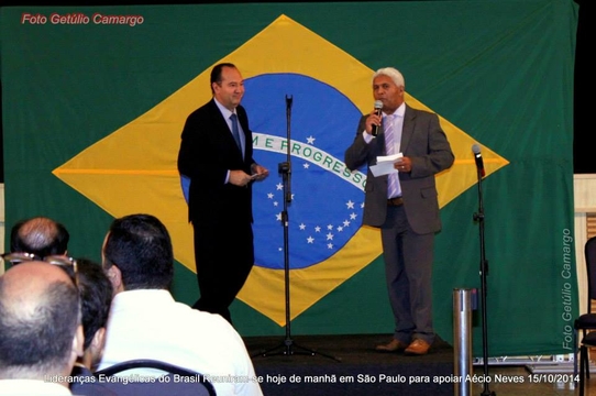 Aécio Neves se encontra com lideranças evangélicas em São Paulo; veja as fotos Aécio Neves se encontra com lideranças evangélicas em São Paulo; veja as fotos