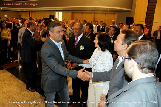 Aécio Neves se encontra com lideranças evangélicas em São Paulo; veja as fotos Aécio Neves se encontra com lideranças evangélicas em São Paulo; veja as fotos