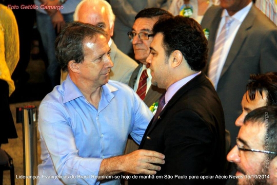 Aécio Neves se encontra com lideranças evangélicas em São Paulo; veja as fotos Aécio Neves se encontra com lideranças evangélicas em São Paulo; veja as fotos