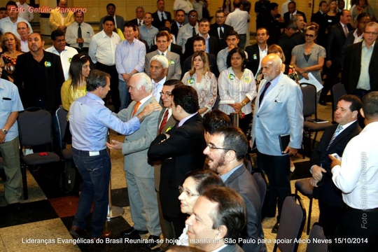 Aécio Neves se encontra com lideranças evangélicas em São Paulo; veja as fotos Aécio Neves se encontra com lideranças evangélicas em São Paulo; veja as fotos