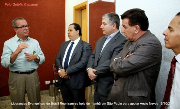 Aécio Neves se encontra com lideranças evangélicas em São Paulo; veja as fotos Aécio Neves se encontra com lideranças evangélicas em São Paulo; veja as fotos