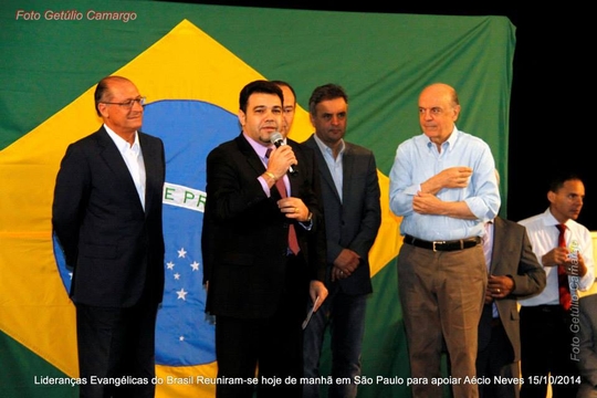 Aécio Neves se encontra com lideranças evangélicas em São Paulo; veja as fotos Aécio Neves se encontra com lideranças evangélicas em São Paulo; veja as fotos