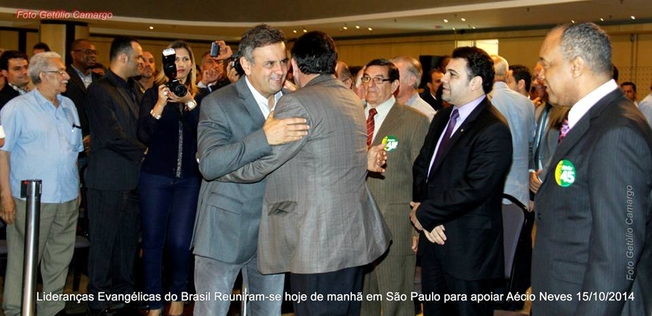 Aécio Neves se encontra com lideranças evangélicas em São Paulo; veja as fotos Aécio Neves se encontra com lideranças evangélicas em São Paulo; veja as fotos