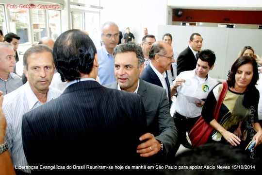 Aécio Neves se encontra com lideranças evangélicas em São Paulo; veja as fotos Aécio Neves se encontra com lideranças evangélicas em São Paulo; veja as fotos