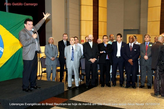Aécio Neves se encontra com lideranças evangélicas em São Paulo; veja as fotos Aécio Neves se encontra com lideranças evangélicas em São Paulo; veja as fotos