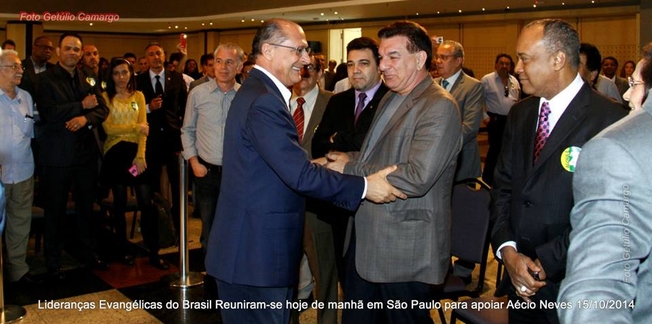Aécio Neves se encontra com lideranças evangélicas em São Paulo; veja as fotos Aécio Neves se encontra com lideranças evangélicas em São Paulo; veja as fotos