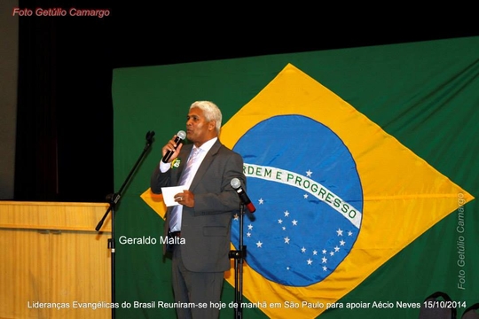 Aécio Neves se encontra com lideranças evangélicas em São Paulo; veja as fotos Aécio Neves se encontra com lideranças evangélicas em São Paulo; veja as fotos
