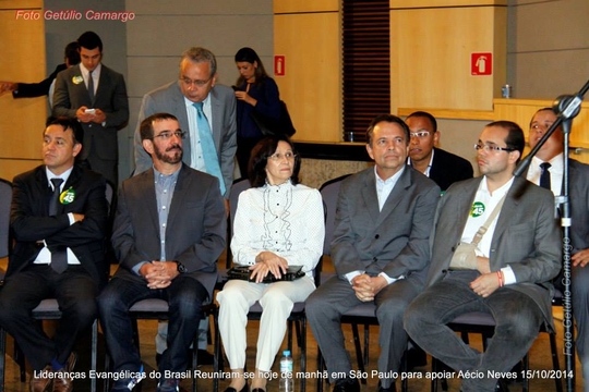 Aécio Neves se encontra com lideranças evangélicas em São Paulo; veja as fotos Aécio Neves se encontra com lideranças evangélicas em São Paulo; veja as fotos