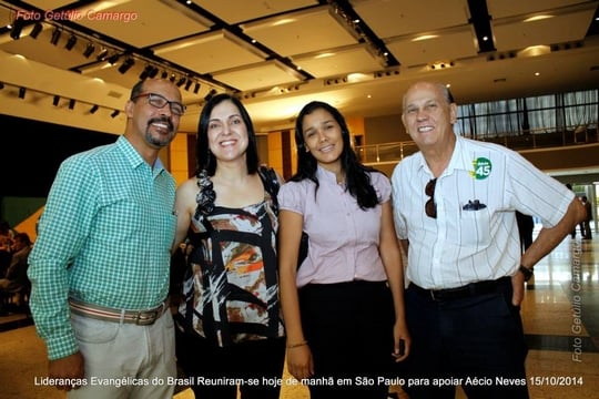 Lideranças Evangélicas Apoiam Aécio Neves em São Paulo Lideranças Evangélicas Apoiam Aécio Neves em São Paulo