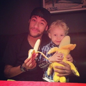Banana_Apoio a Daniel Alves02 Banana_Apoio a Daniel Alves02