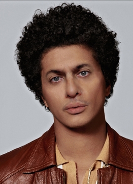 Publicitário brasileiro faz sucesso nas redes sociais por se transformar em diversas personalidades Publicitário brasileiro faz sucesso nas redes sociais por se transformar em diversas personalidades