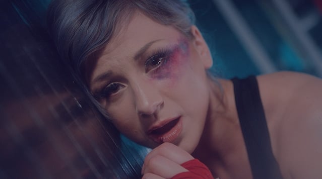 Jen Ledger lança o clipe de "Not Dead Yet", o primeiro single de seu projeto solo