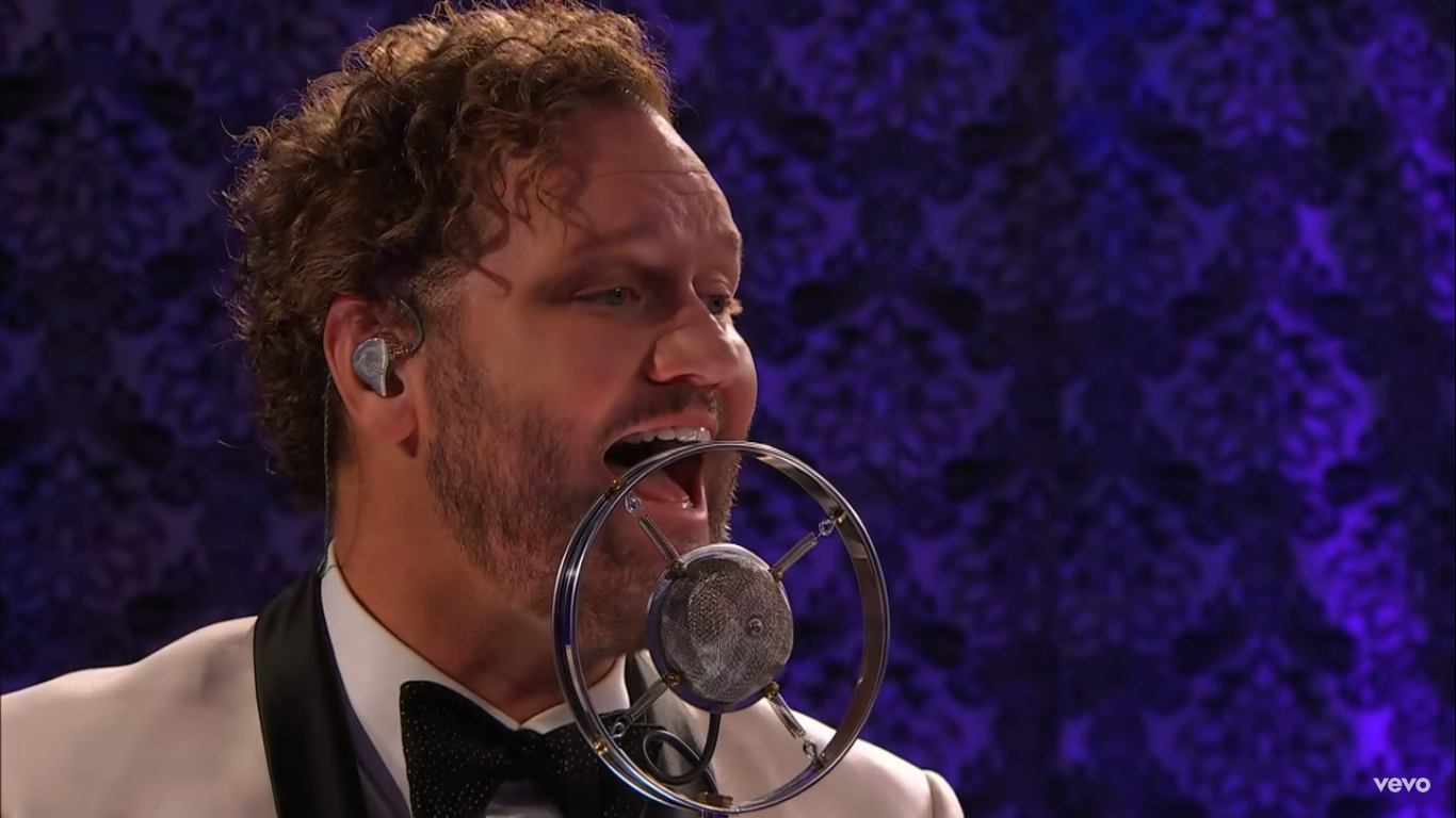 David Phelps lança novo CD e DVD de natal, “It Must Be Christmas”