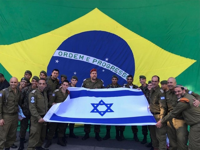 Soldados israelenses encerram trabalho em Brumadinho e são homenageados