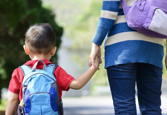 França proíbe palavras “mãe” e “pai” em documentos escolares