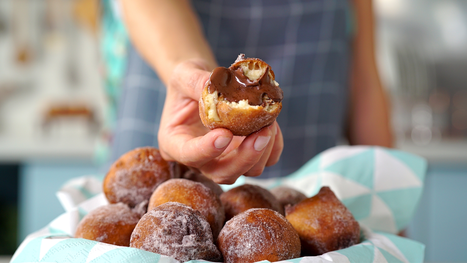 Bolinho de chuva recheado com Nutella