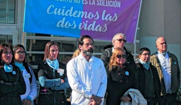 Médico argentino é condenado por se recusar a fazer aborto 