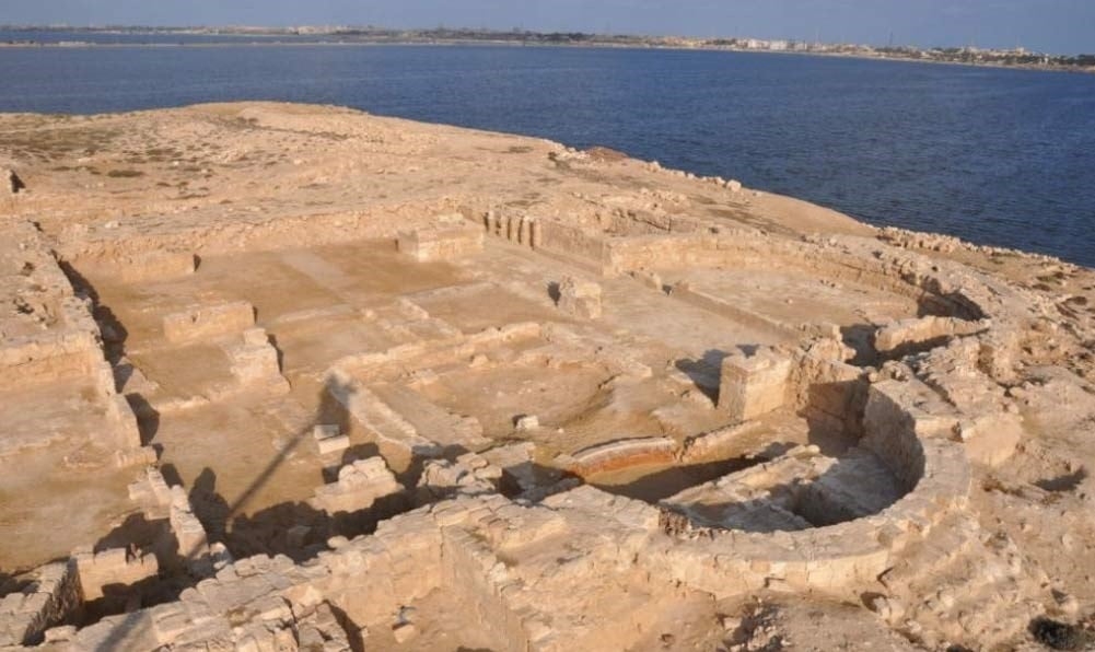 Arqueólogos descobrem ruínas de igreja cristã primitiva no Egito