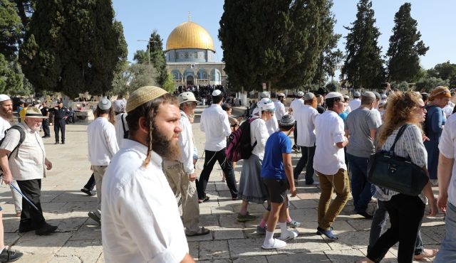 Judeus se reúnem no Monte do Templo no Dia de Jerusalém, apesar de protestos árabes