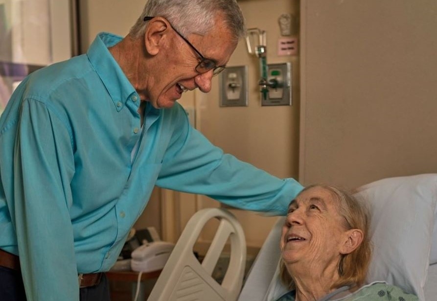 Idosa recebe rim de doador de 84 anos: “Orei por um milagre”