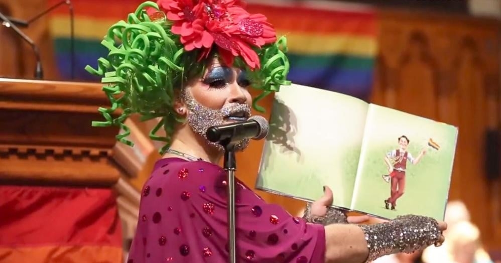 Igreja celebra mês do orgulho gay e convida drag queen para culto com crianças