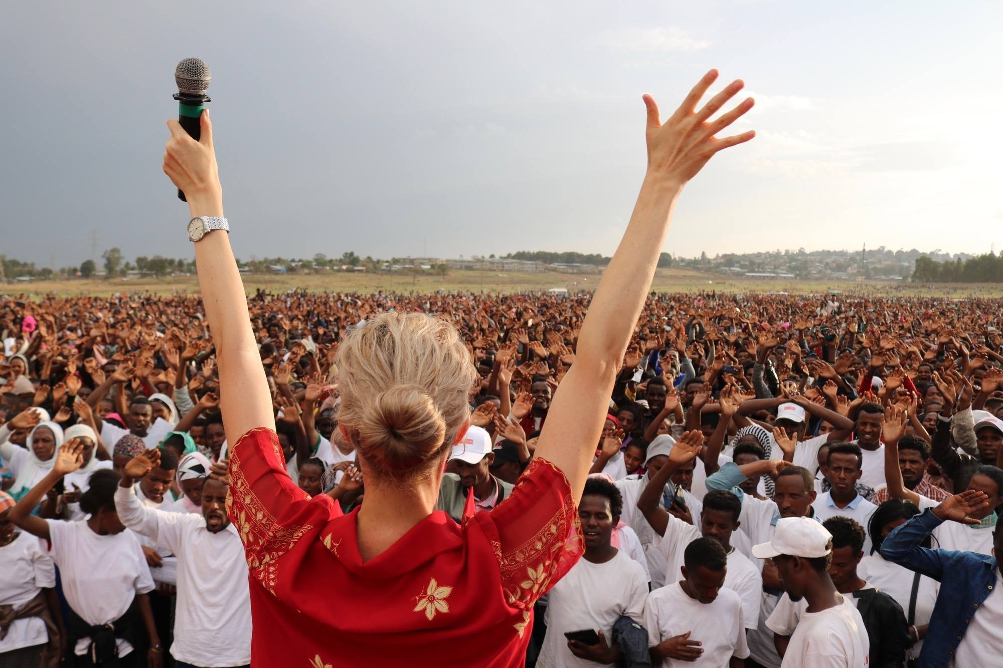 Evangelista prega em “aldeia das bruxas” na África e comunidade se entrega a Jesus