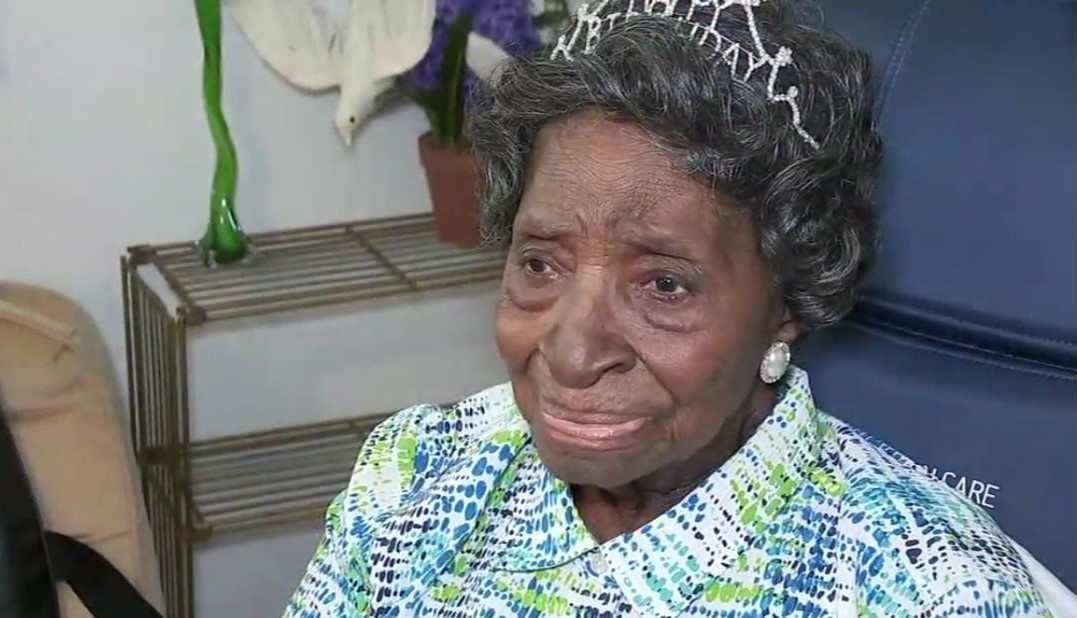 Mulher celebra 110 anos e credita a Deus sua longevidade: "Ele é quem está me mantendo"