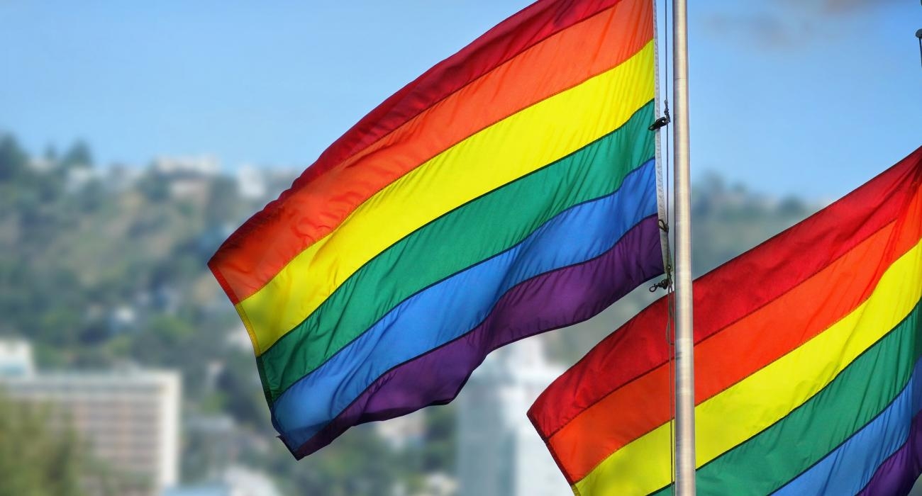 Resolução culpa pessoas religiosas por altos índices de suicídio LGBT, na Califórnia