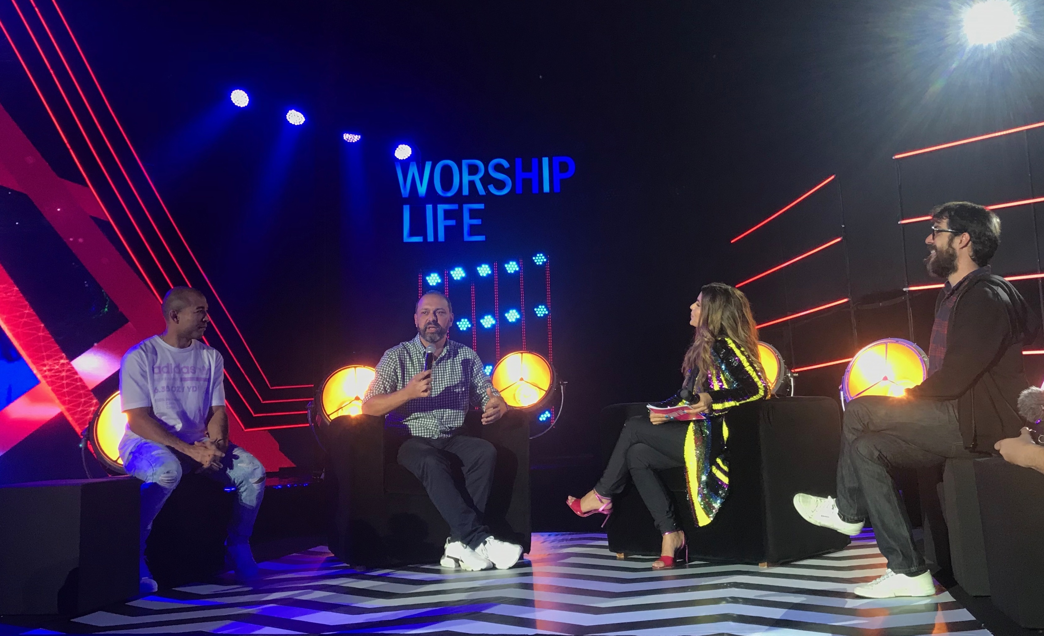 Aline Barros estreia programa "Worship Life" na web, com participações especiais