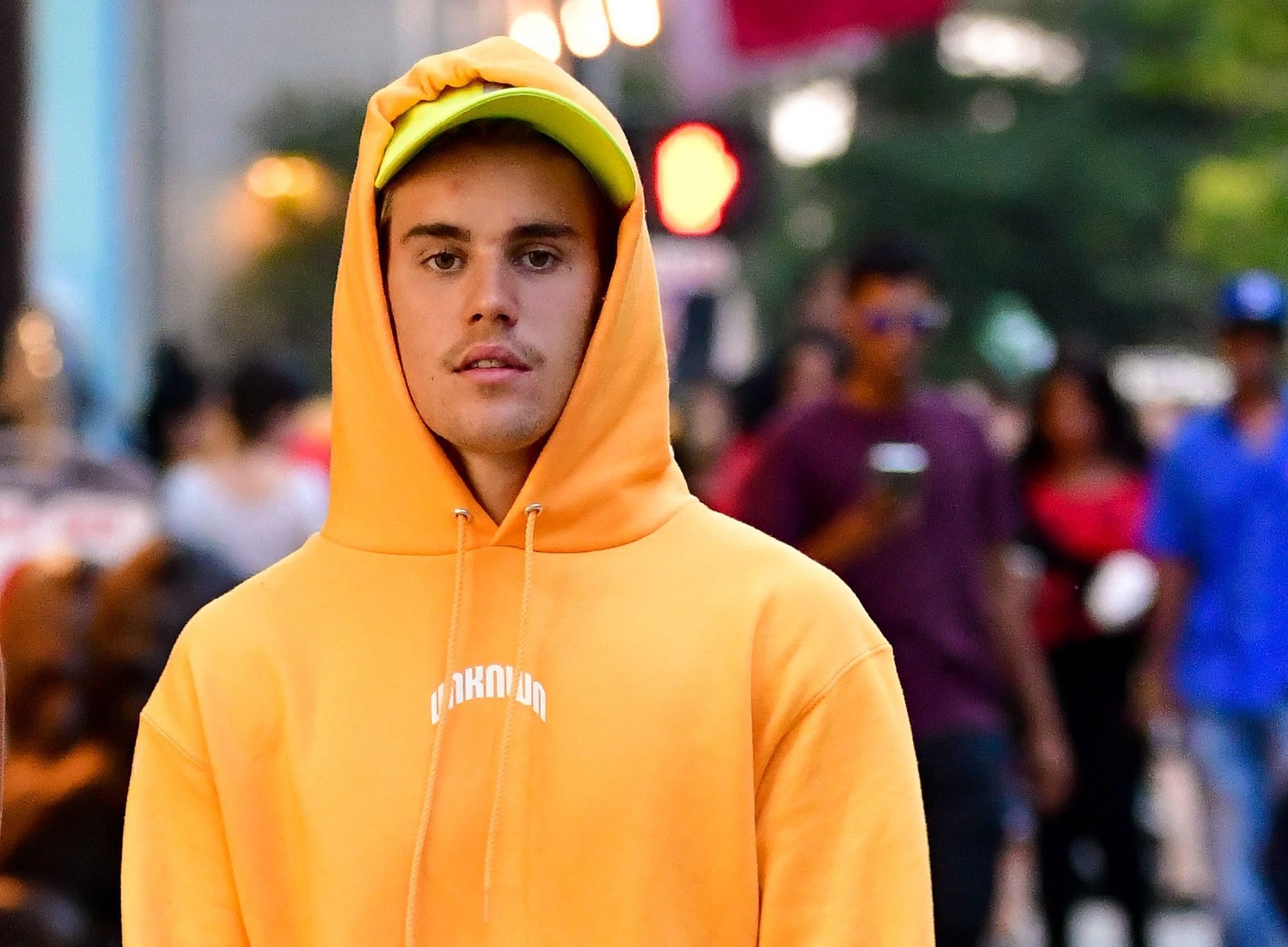 Justin Bieber compartilha testemunho sobre depressão, drogas e fama