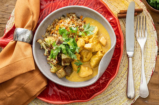 Frango com especiarias e leite de coco