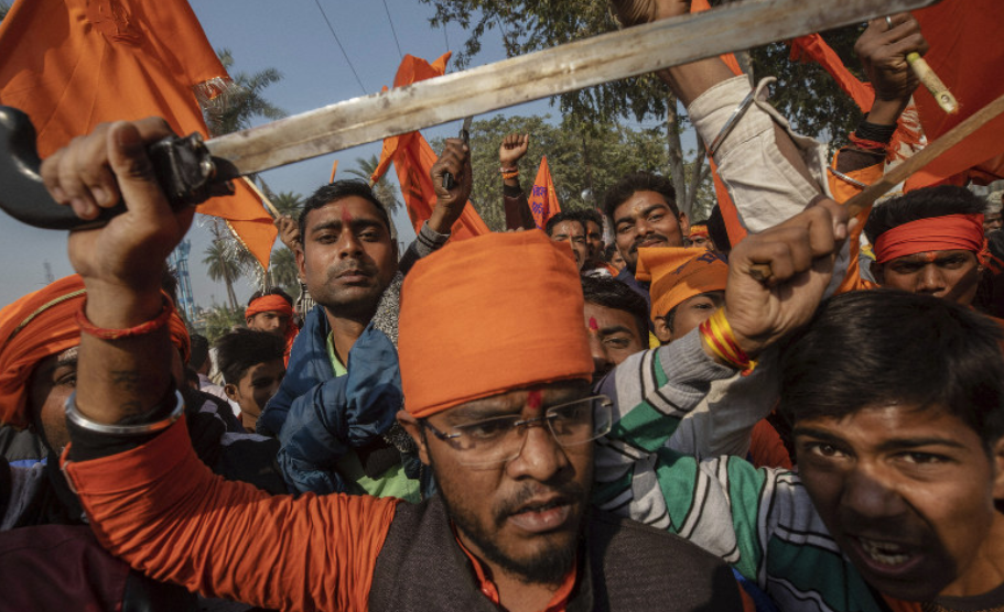 Extremistas hindus exigem a morte de homem que exibiu filme cristão na Índia