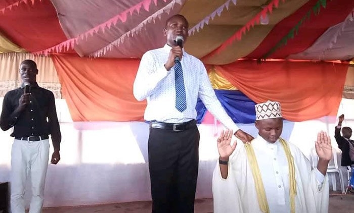 45 muçulmanos se entregam a Jesus durante evento de evangelismo, em Uganda