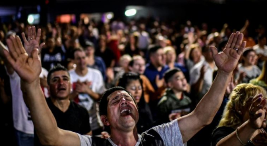 Crise na Argentina acelera crescimento evangélico