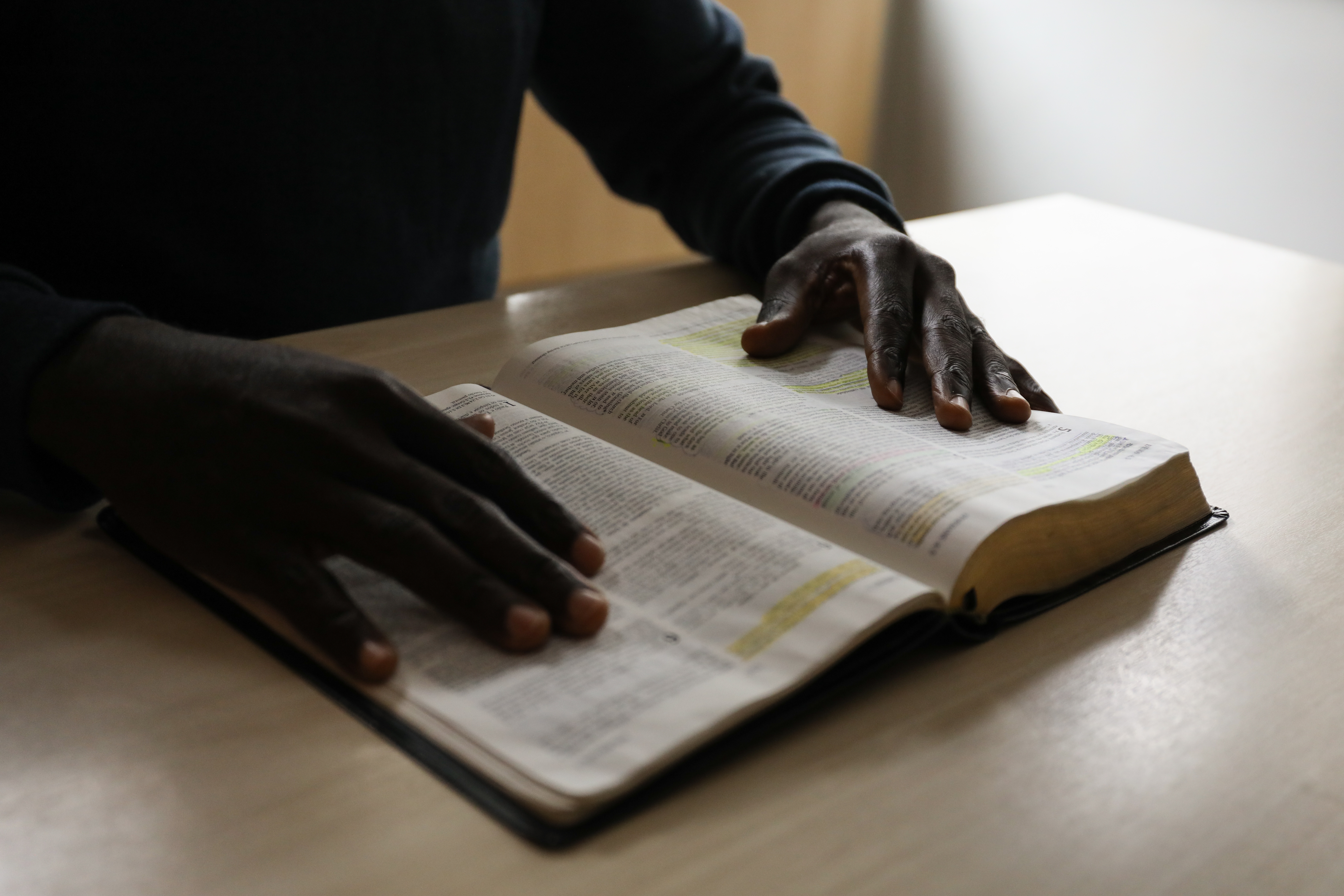 Nigeriano ouve a voz de Deus em ataque do Boko Haram: “Ele me livrou das balas”