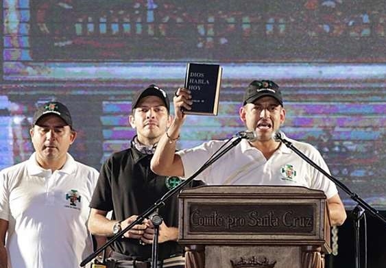 "Não vou com armas, mas com a Bíblia", disse opositor antes da renúncia de Evo Morales