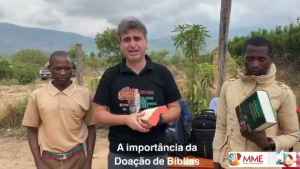 Pastor se emociona ao ver aldeia com apenas uma Bíblia: “Precisamos investir neles”