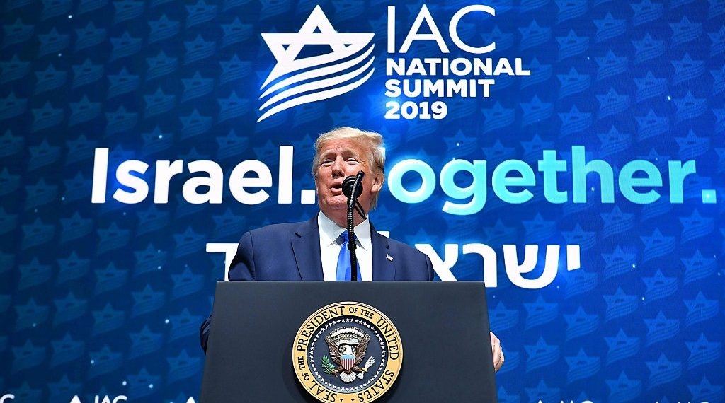 "É a oração que ainda nos mantém unidos", diz Trump ao falar sobre hino histórico