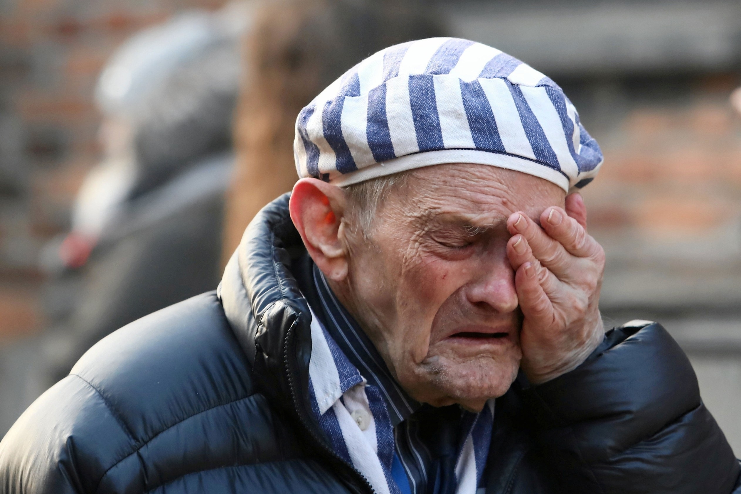 Sobreviventes do Holocausto voltam a Auschwitz após 75 anos da libertação 