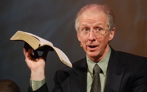 “Yoga tem raízes profundamente contrárias ao cristianismo”, esclarece John Piper