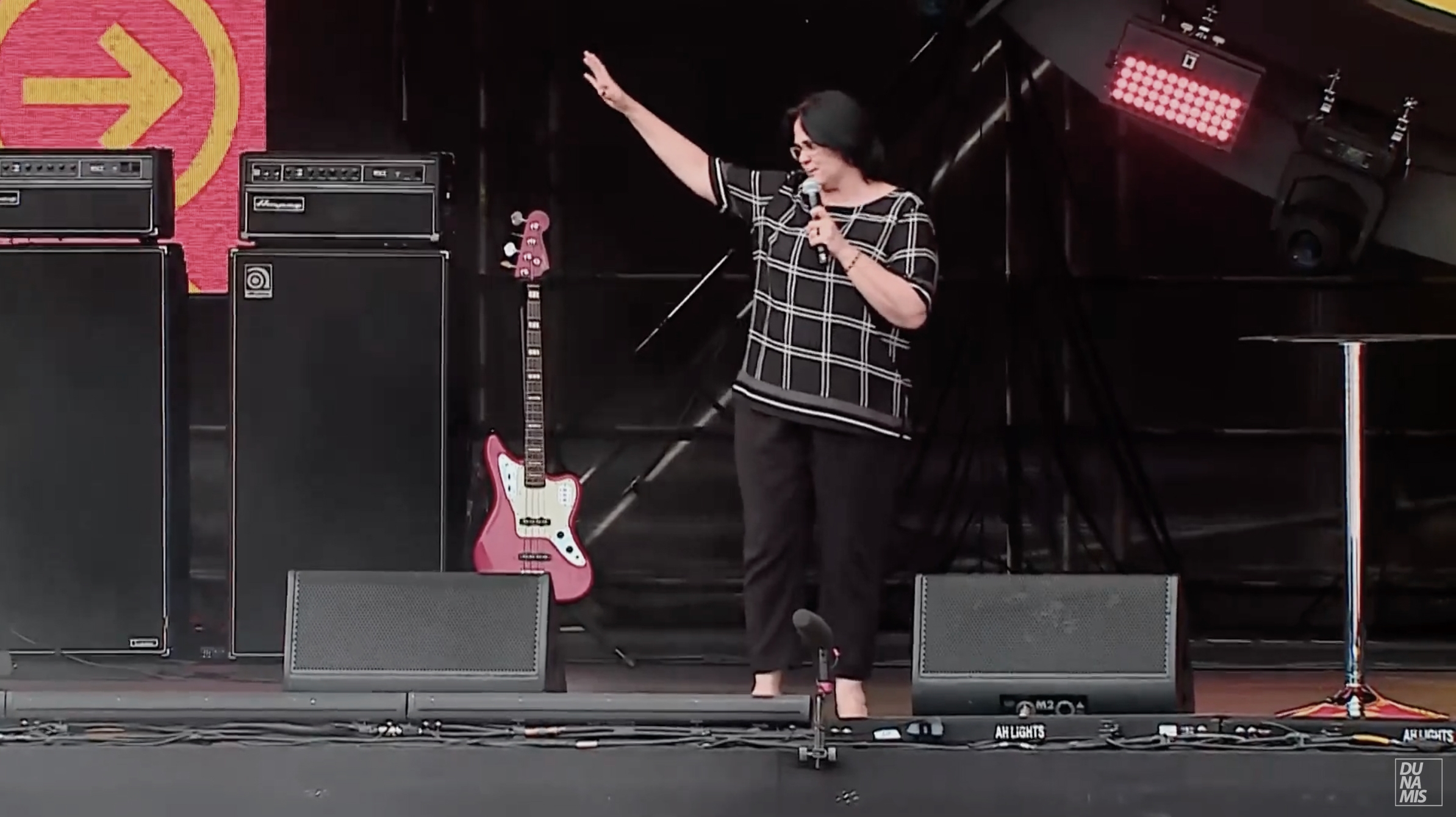 Damares Alves incentiva adoção no The Send: “Uma igreja que foi adotada tem que adotar”