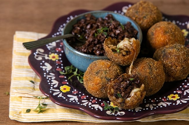 Bolinho de risoto de funghi