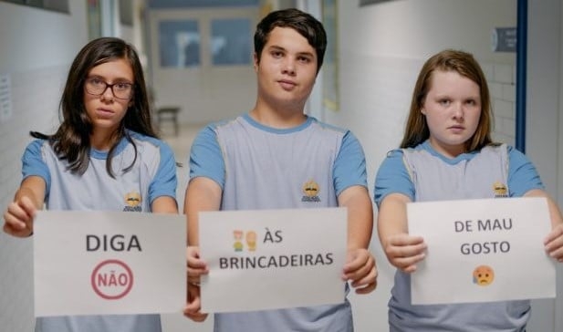 Colégios cristãos gravam vídeos para alertar sobre 'brincadeira' viral da internet