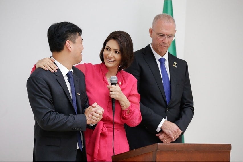 Michelle Bolsonaro e Juliano Son apresentam projeto do sertão na embaixada de Israel