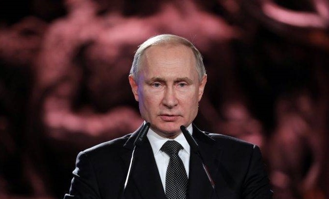 Vladimir Putin, cujo governo persegue cristãos, coloca Deus na Constituição da Rússia