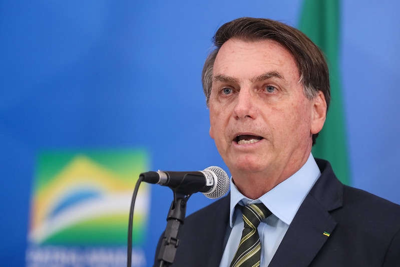 Bolsonaro decreta “templos religiosos” como parte de atividades essenciais